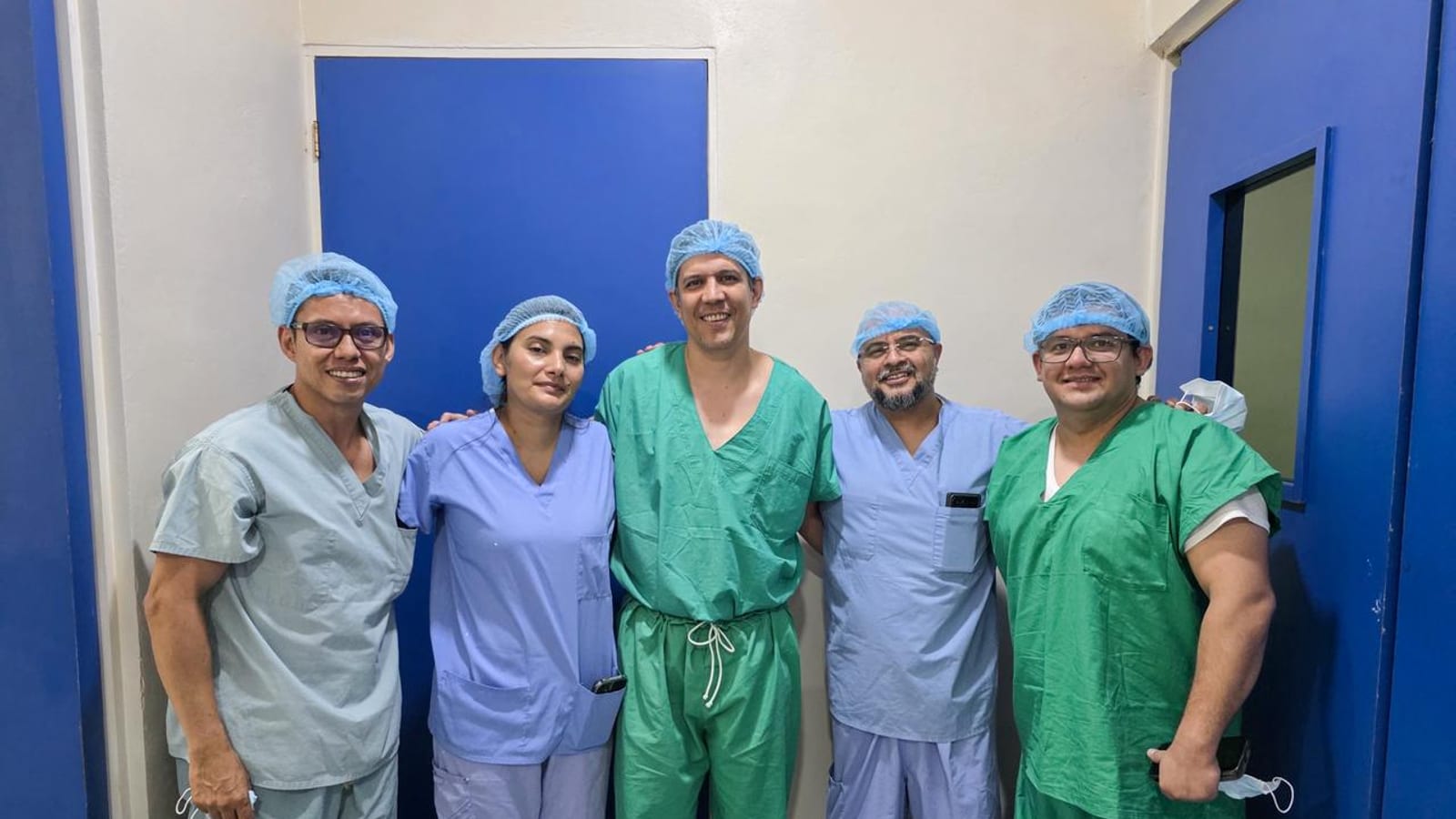Equipo quirúrgico de CECAP Salud Pro